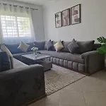 Cosy Apartment Near Beach & Airport